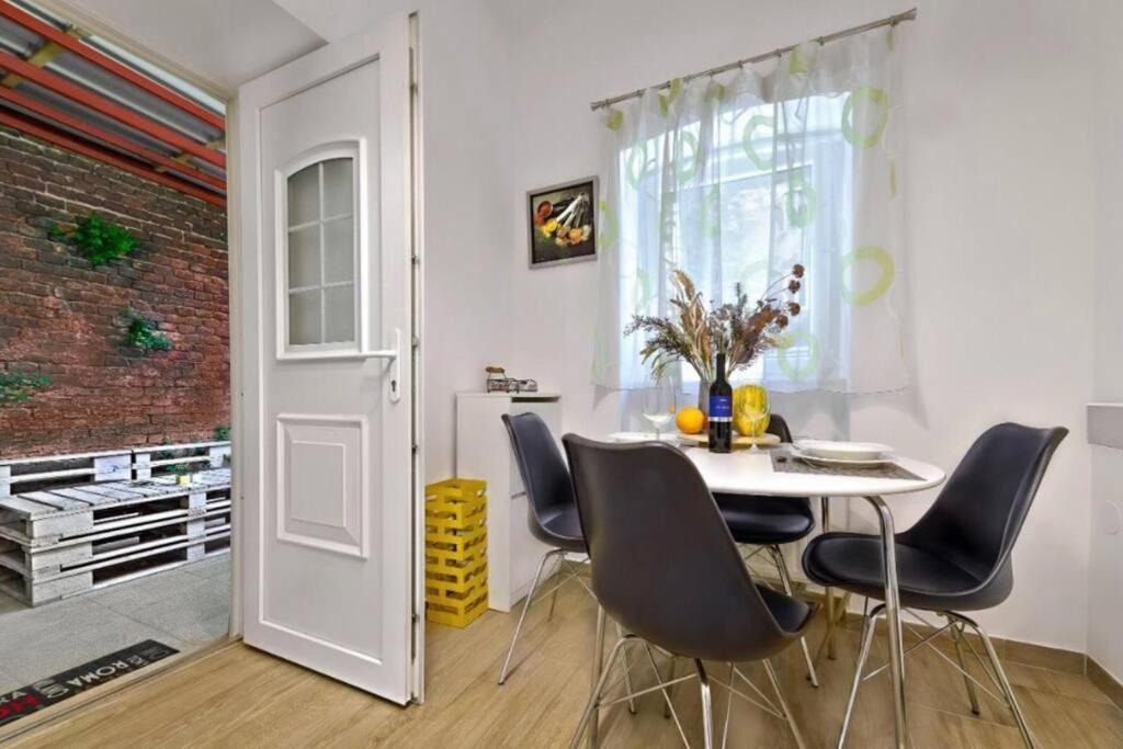 Appartamento One Downtown Zagabria Esterno foto